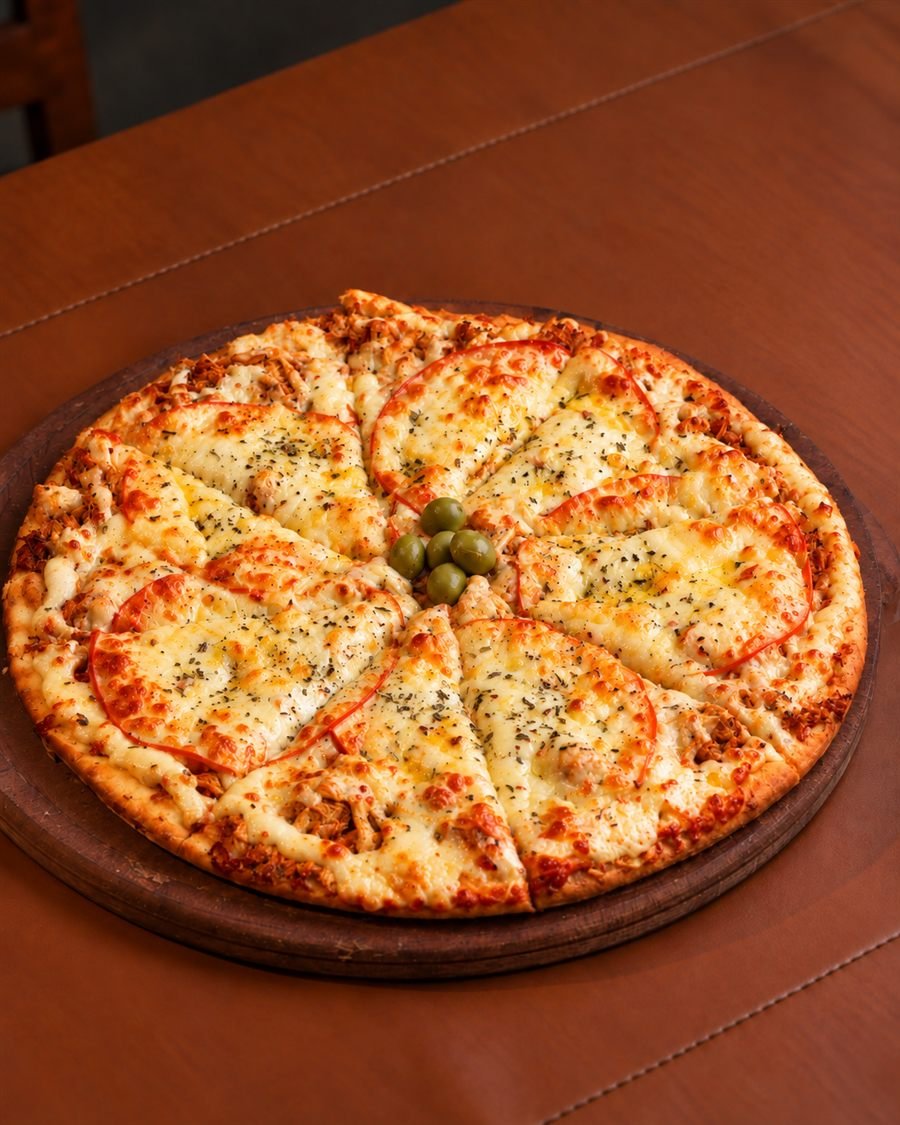 Pizza Frango aos Quatro Queijos