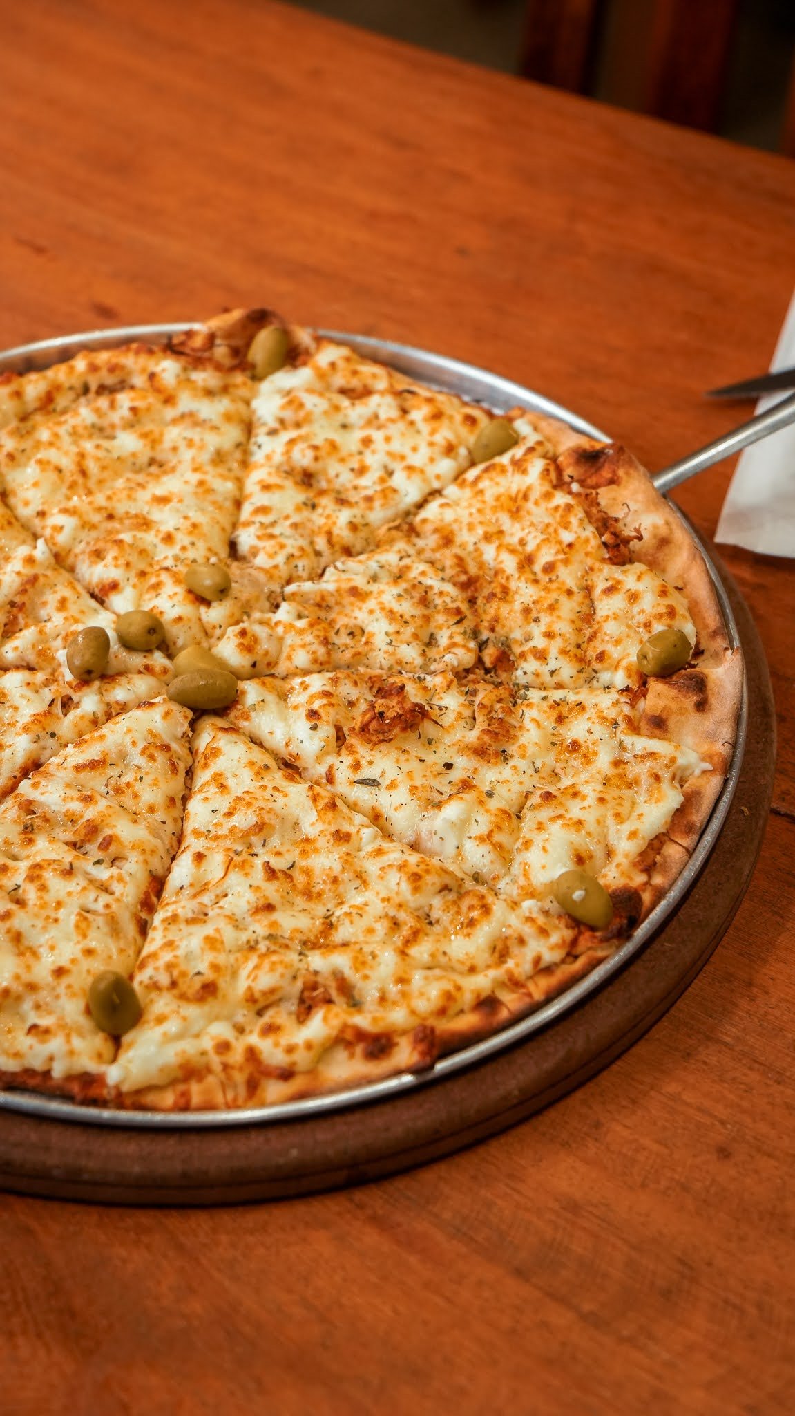 Pizza de mussarela fatiada
